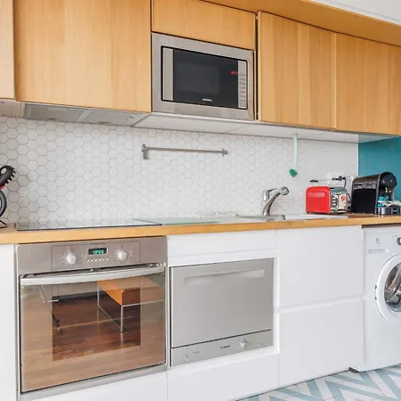 Charming With Balcony And View - 1bdr 2p - 19th Arr דירה
