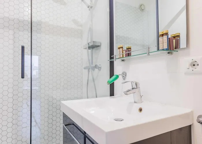 Charming With Balcony And View - 1bdr 2p - 19th Arr Apartmán *